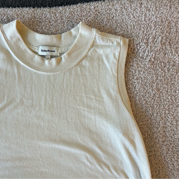 Richer Poorer Women’s Easy Muscle Tank - Mushroom in Size Small - Picture 2 of 4